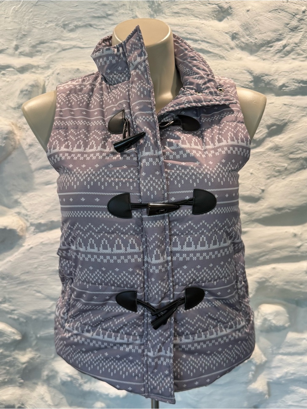 The Limited Gray Nordic Style Quilted Puffer Toggle Vest Size Medium